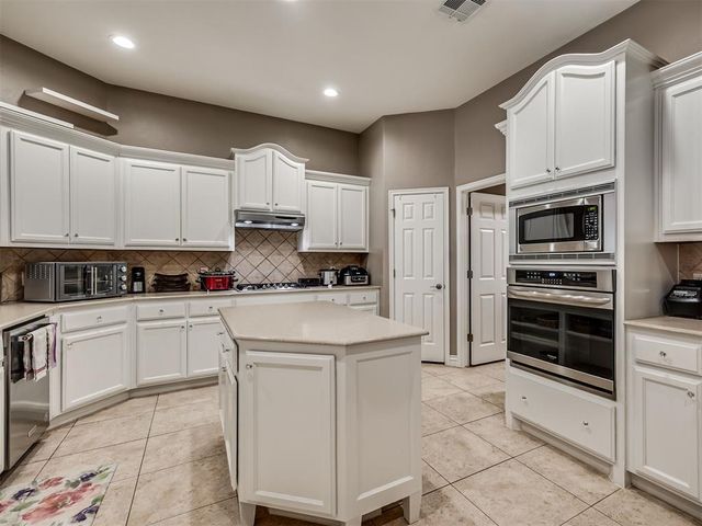1208 NW 194th Street, Edmond, OK 73012