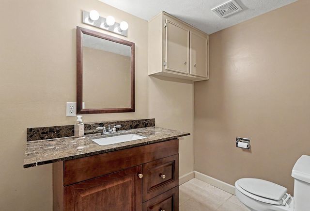 9320 E Barron Cir, Wichita, KS 67207