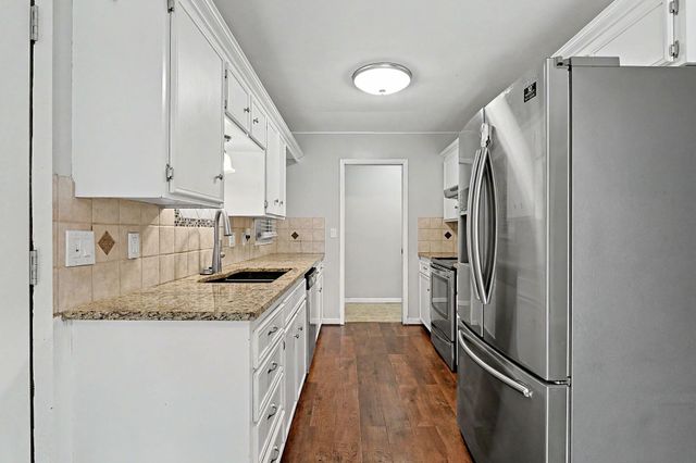 9320 E Barron Cir, Wichita, KS 67207