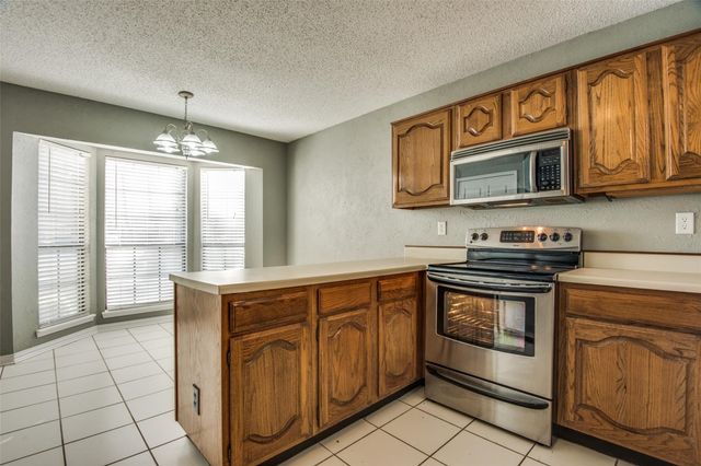 300 Canyon Lane, Irving, TX 75063