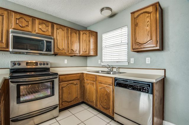 300 Canyon Lane, Irving, TX 75063