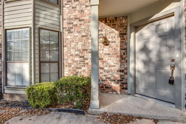 300 Canyon Lane, Irving, TX 75063