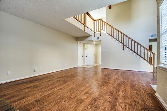 300 Canyon Lane, Irving, TX 75063