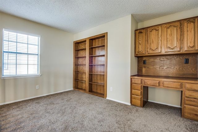 300 Canyon Lane, Irving, TX 75063