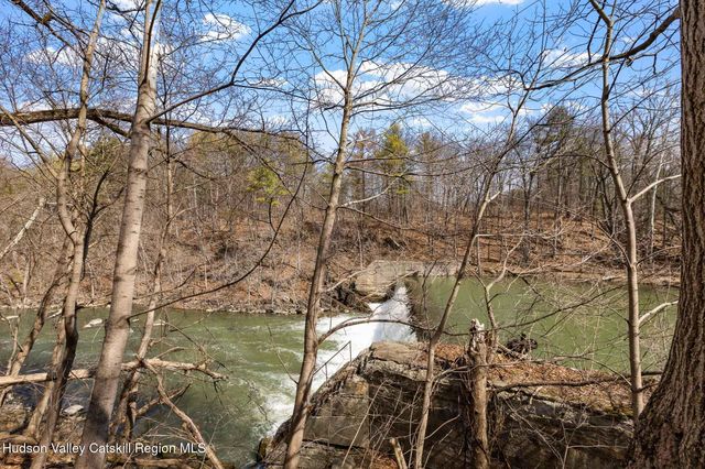 2961 Cottage Place, Hudson, NY 12534