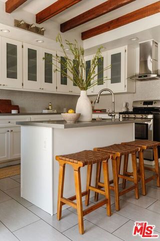 2331 S West View Street, Los Angeles, CA 90016