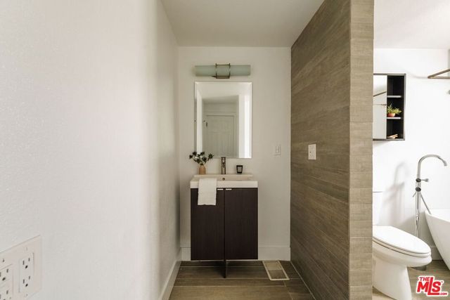 2331 S West View Street, Los Angeles, CA 90016