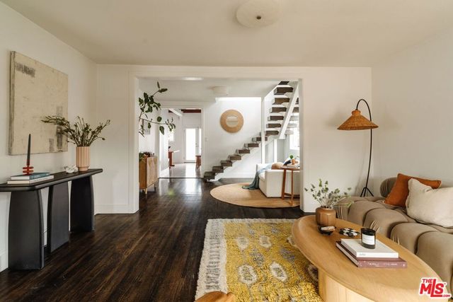 2331 S West View Street, Los Angeles, CA 90016