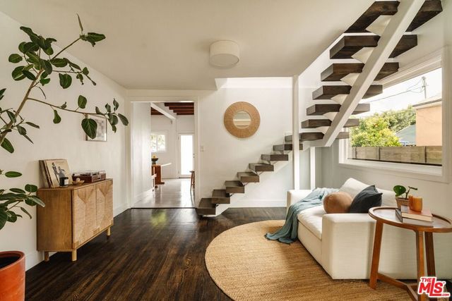 2331 S West View Street, Los Angeles, CA 90016