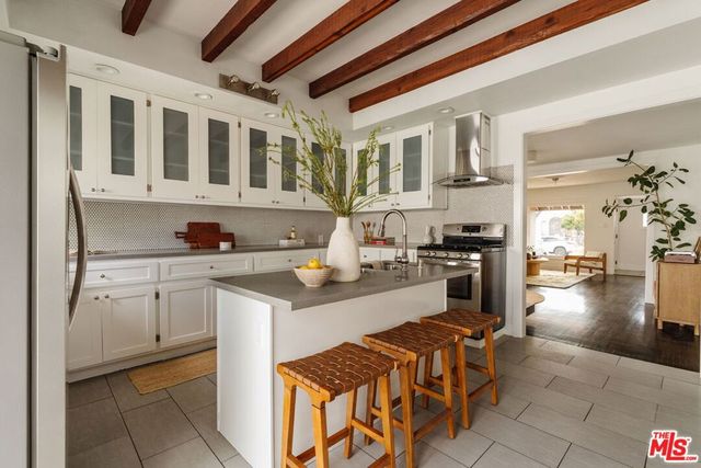 2331 S West View Street, Los Angeles, CA 90016