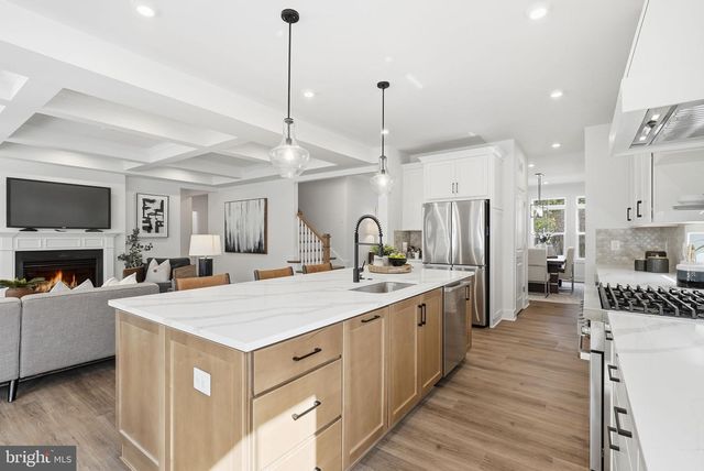 5413 WOODWAY DR, Alexandria, VA 22310
