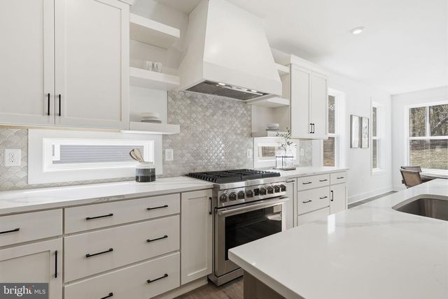 5413 WOODWAY DR, Alexandria, VA 22310