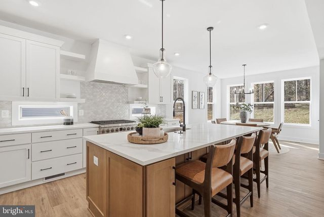 5413 WOODWAY DR, Alexandria, VA 22310