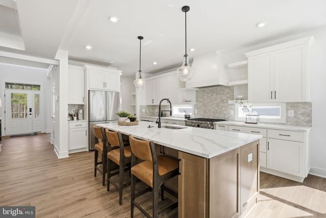 5413 WOODWAY DR, Alexandria, VA 22310