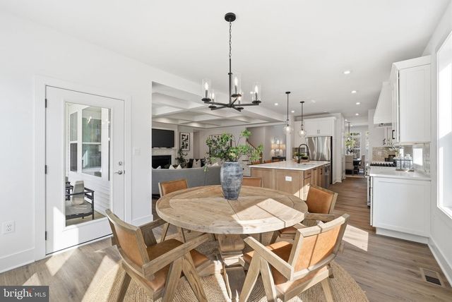 5413 WOODWAY DR, Alexandria, VA 22310