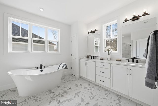 5413 WOODWAY DR, Alexandria, VA 22310
