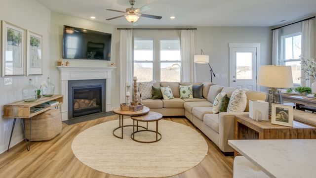 1002 Cunningham Cir, Spring Hill, TN 37174