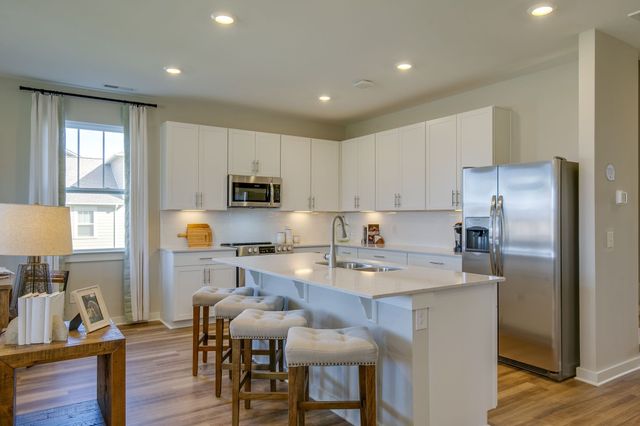 1002 Cunningham Cir, Spring Hill, TN 37174