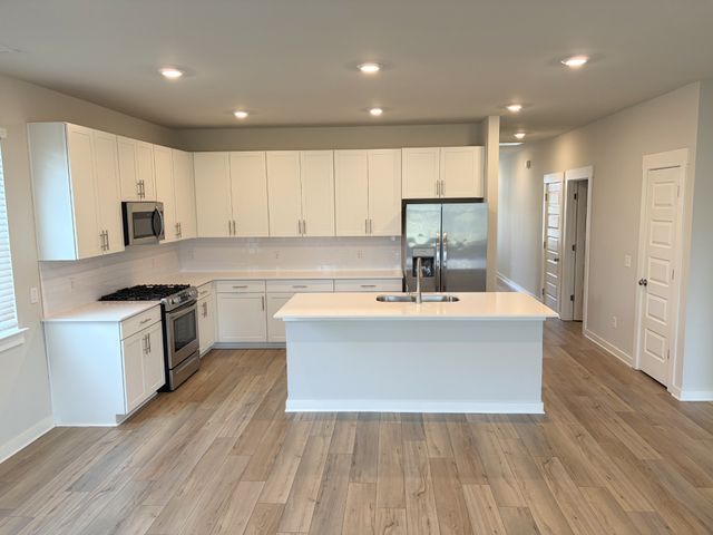 1002 Cunningham Cir, Spring Hill, TN 37174