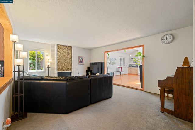 925 Tara Hills Dr, Pinole, CA 94564