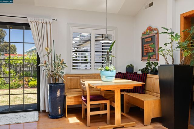 925 Tara Hills Dr, Pinole, CA 94564