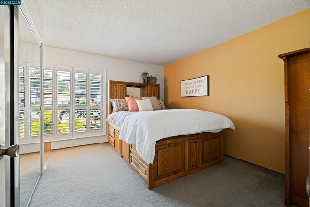 925 Tara Hills Dr, Pinole, CA 94564
