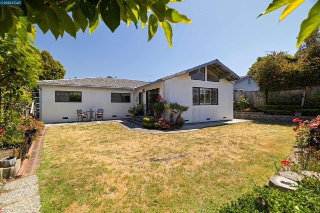925 Tara Hills Dr, Pinole, CA 94564