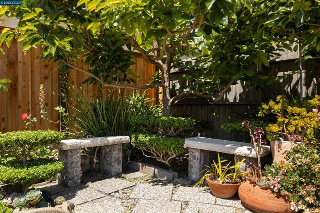 925 Tara Hills Dr, Pinole, CA 94564