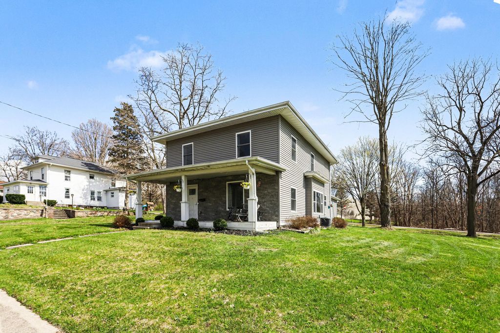 454 E Chicago Street, Jonesville City, MI 49250
