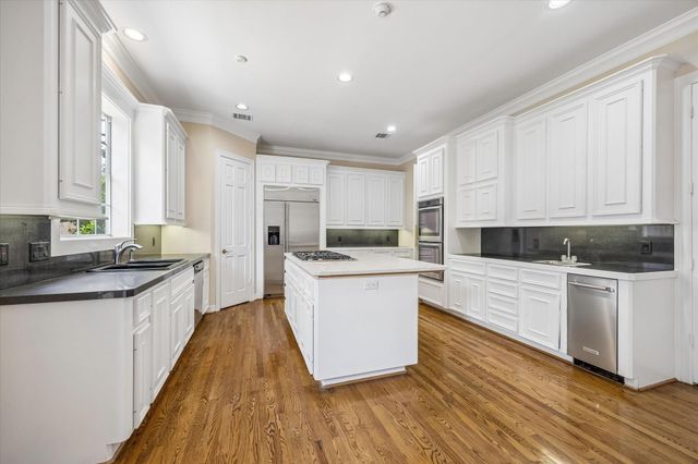 1721 Nantucket Drive 2, Houston, TX 77057