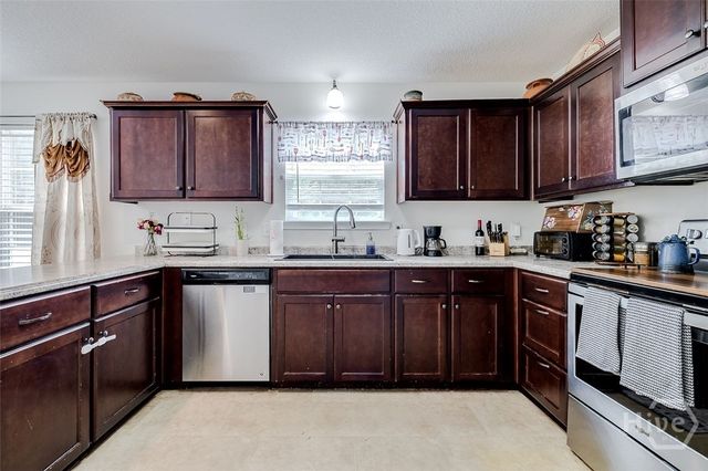 677 Piedmont Avenue, Hinesville, GA 31313