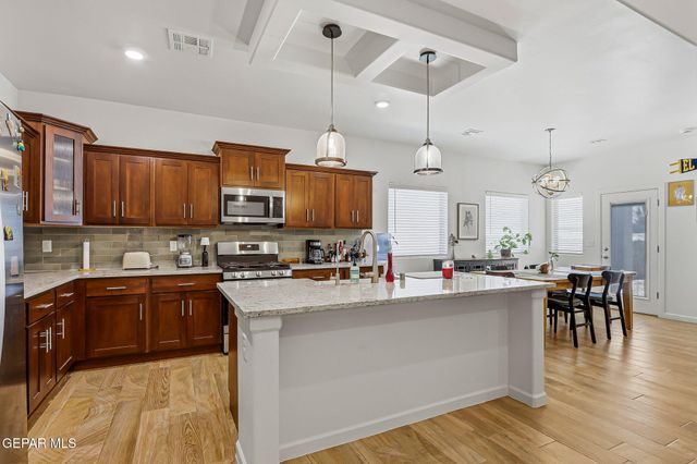 1102 GALLIUM Avenue, Santa Teresa, NM 88008
