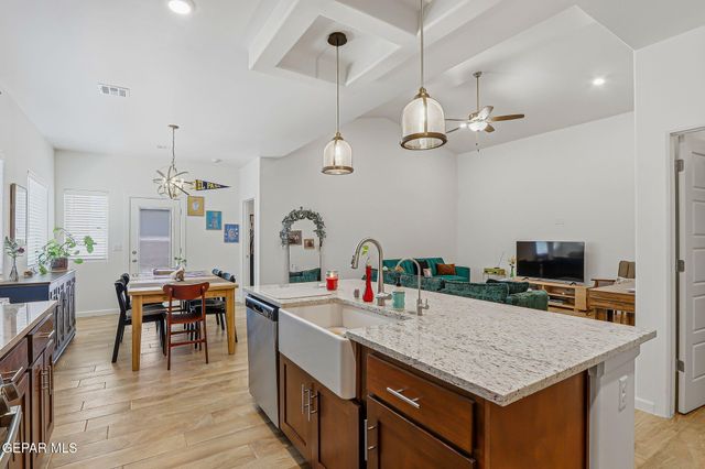 1102 GALLIUM Avenue, Santa Teresa, NM 88008