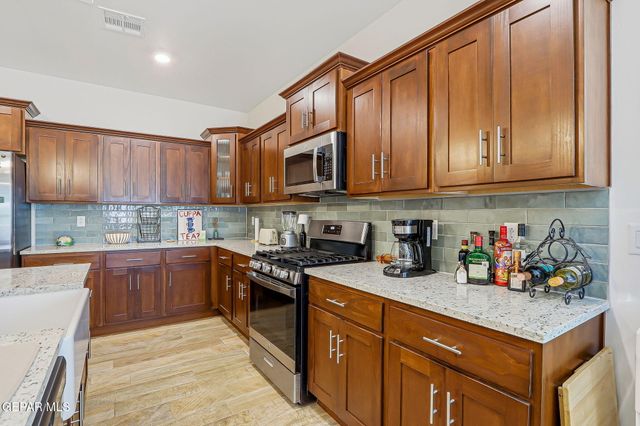1102 GALLIUM Avenue, Santa Teresa, NM 88008