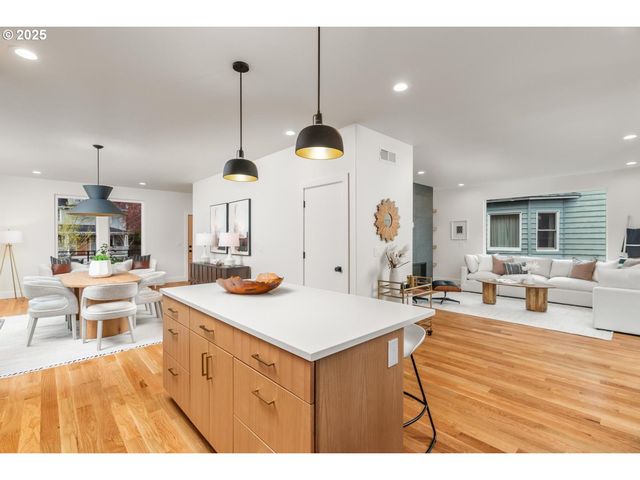 3148 Ne 31ST Ave, Portland, OR 97212