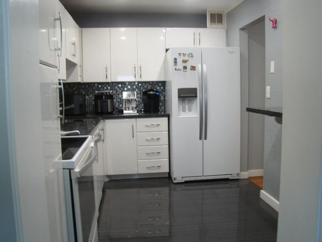 6934 NW 31st Avenue C-13, Fort Lauderdale, FL 33309