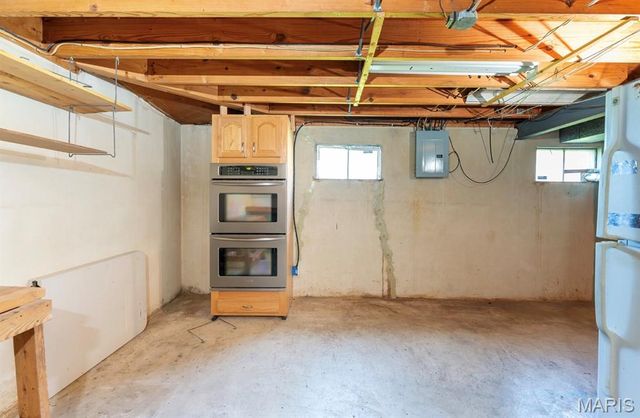 11523 Corlyn Dr, Unincorporated, MO 63138