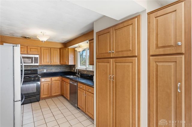 5882 Shady Cove Lane, Trotwood, OH 45426