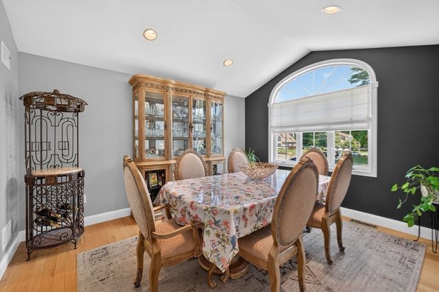 63 Ansel White Dr, Acushnet, MA 02743