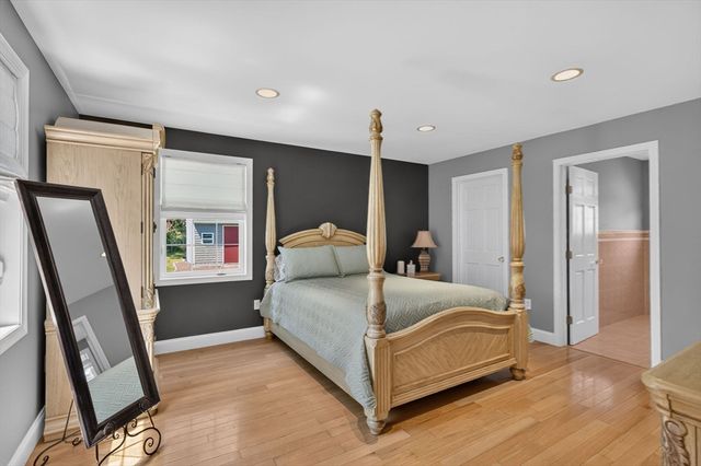 63 Ansel White Dr, Acushnet, MA 02743