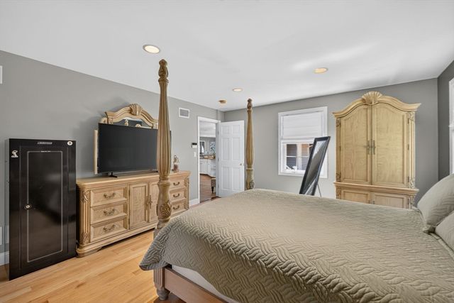 63 Ansel White Dr, Acushnet, MA 02743