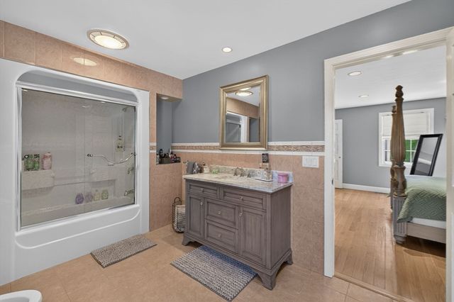 63 Ansel White Dr, Acushnet, MA 02743