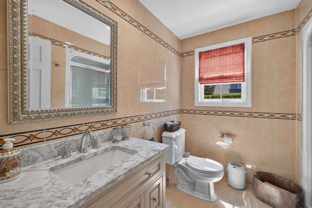 63 Ansel White Dr, Acushnet, MA 02743