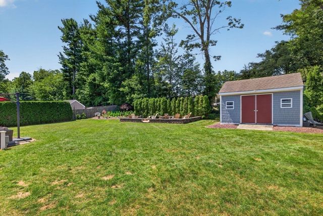 63 Ansel White Dr, Acushnet, MA 02743