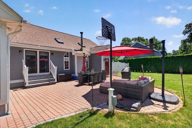 63 Ansel White Dr, Acushnet, MA 02743