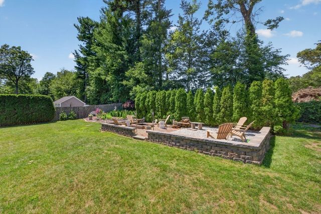 63 Ansel White Dr, Acushnet, MA 02743