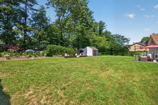 63 Ansel White Dr, Acushnet, MA 02743
