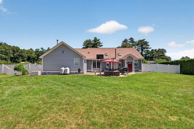 63 Ansel White Dr, Acushnet, MA 02743
