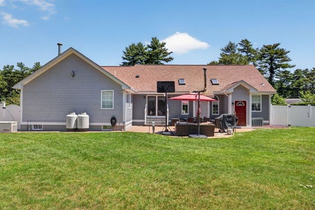 63 Ansel White Dr, Acushnet, MA 02743
