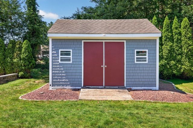 63 Ansel White Dr, Acushnet, MA 02743